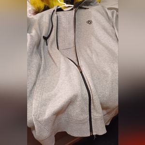 Akademiks Hoodia and sweatpants set.